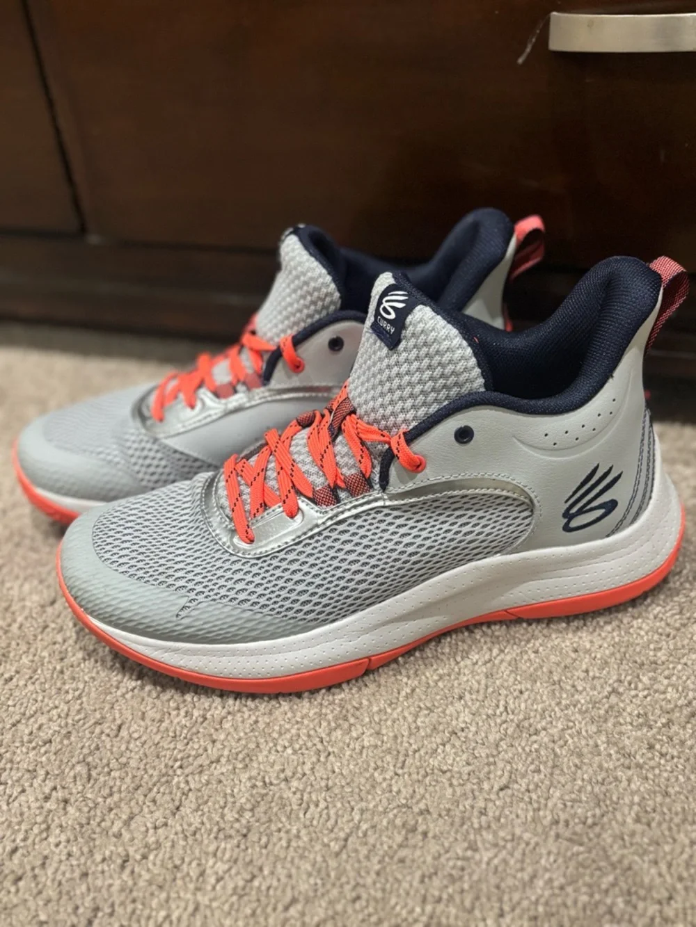 Under Armour Basketball Shoes Men’s‎ 9.5 Curry 3z6 Gray and Red/Orange Sneakers